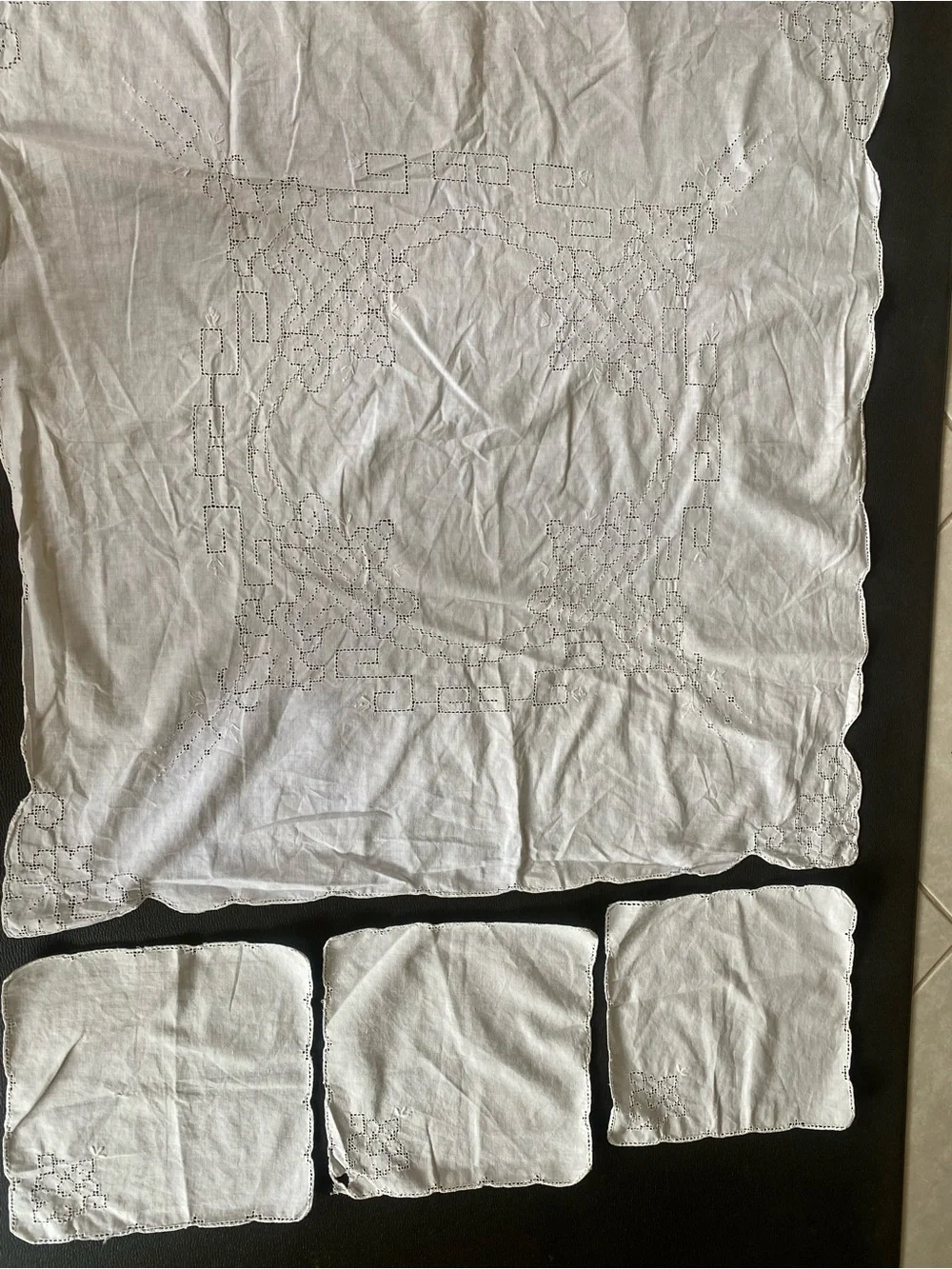 Vintage white bridge cloth w 3 napkins